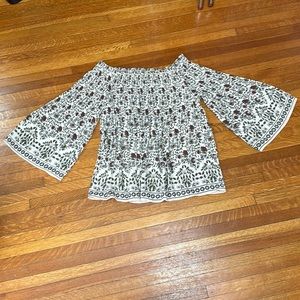 Max Studio off the shoulder tunic with Flowers Size S fits like a large